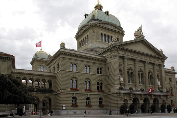 Das Bundeshaus in Bern. Die Bundesversammlung ist das oberste Organ der Eidgenossenschaft und direkt vom Volk gewählt.  (Bild thk)